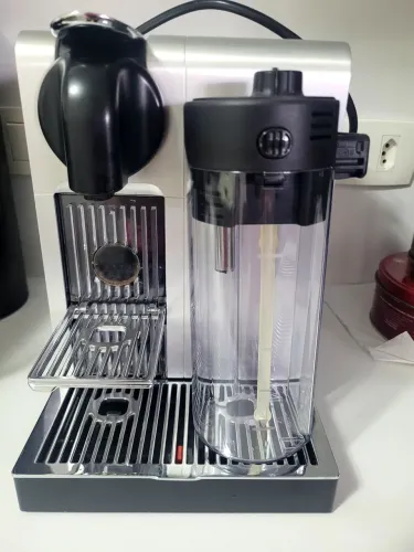 Cafeteira Nespresso Lattissima Pro