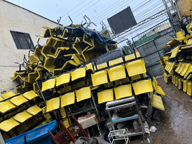 Vendo cadeiras longarinas de 3 e 4 lugares