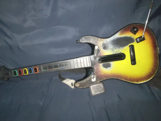  Guitarra Guitar Hero Wold Tour PS3  com sensor dongle  original 