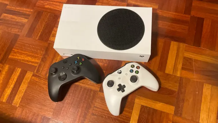 Xbox Series S 512gb + 2 controles