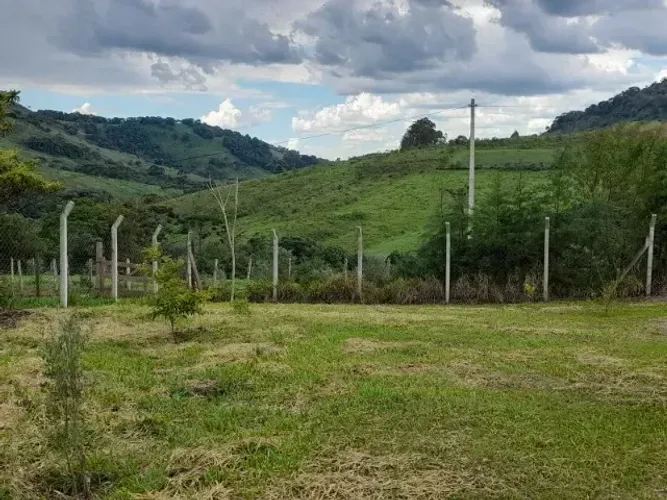 SÍTIO À VENDA - Caldas Sul de Minas 24.000m² Todo documentado. Próximo a vinícolas.