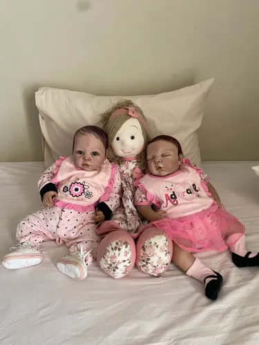 Boneca tipo bebe reborn 