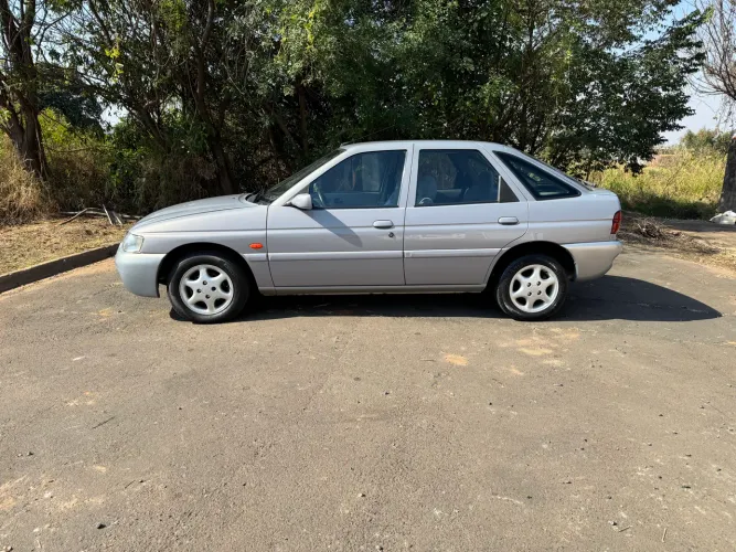 Ford Escort GLX 1.8i 16V 4P 1998