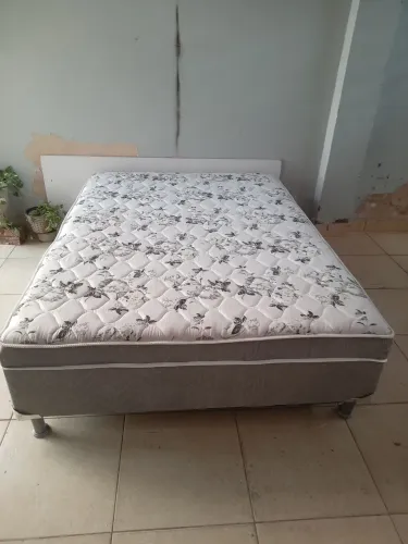 Cama casal BOX acoplada. 