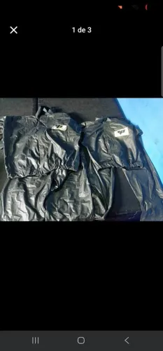 Duas capas de chuva $120