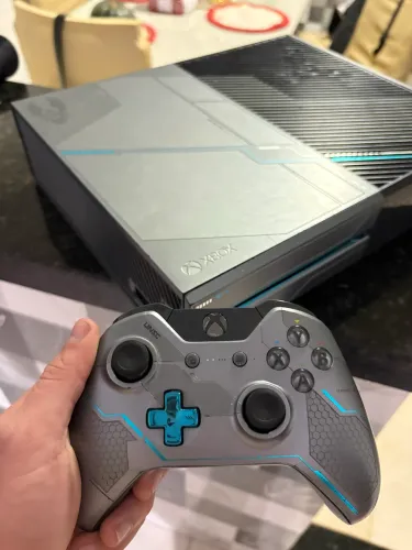 Xbox One edição Halo, 1 TB.