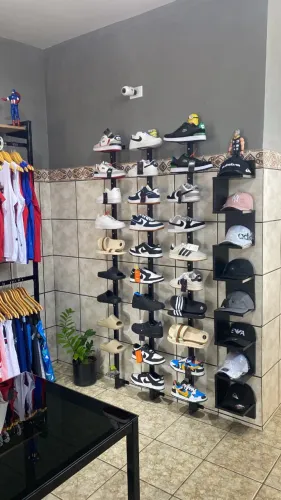 Expositor De Calcado Sapato Tenis Para Parede - 2.00 Metros (10 pares)