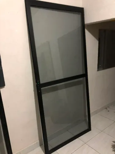 Porta de correr de aluminio preto