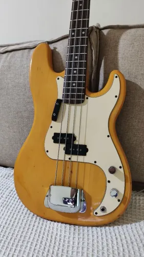 Baixo Tagima Precision