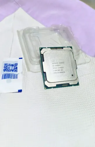 Xeon E5 2680 V4 - 14 Núcleos 