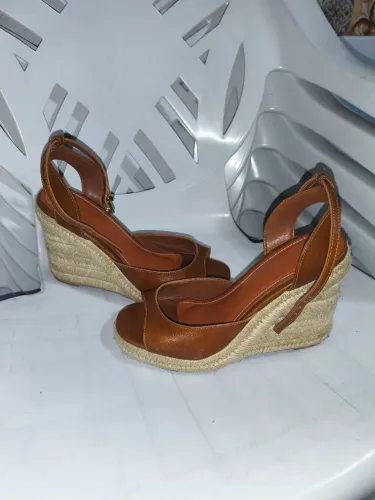 Sandália de Couro Santa Lolla