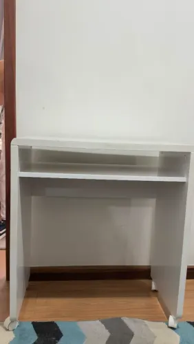 Escrivaninha branca