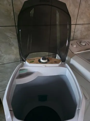 Vende-se Tanquinho Suggar 10kg, Lavamax Eco, Alta Eficiência. Valor R$350,00.