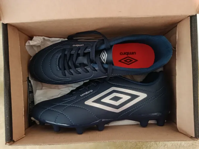 Chuteira de campo Umbro Class Footballer
