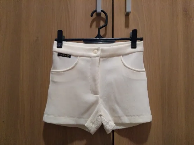 Short branco Dzarm