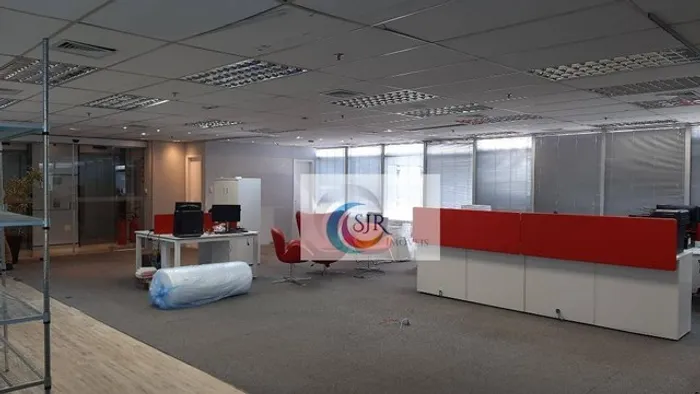 Conjunto comercial com 200 m² - 4 vagas, 5 banheiros, copa, piso elevado, piso com carpete