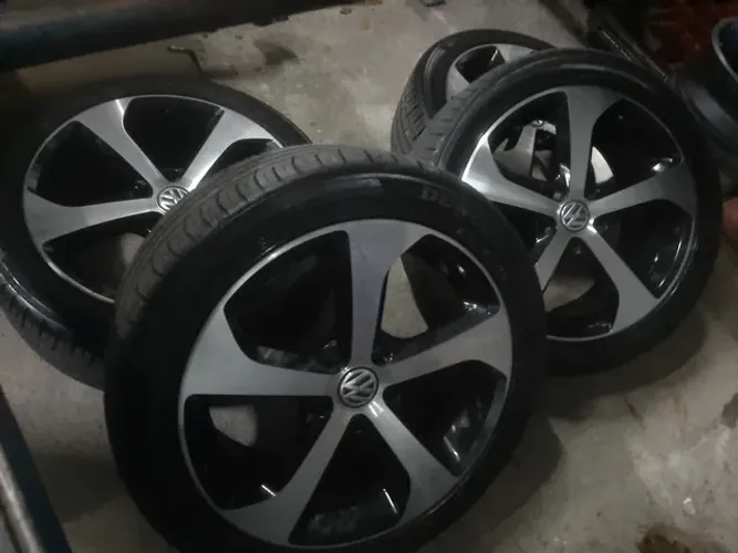 Roda aro 17 Vw Golf Mk7 preta com diamantado 5x112 com pneu Dunlop 225 45 17 originais 