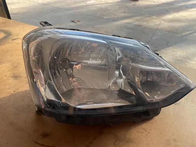 Farol LD Etios Sedan C/ detalhes