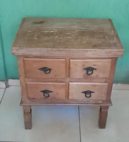 MESA DE CABECEIRA ESTILO CÔMODA DE MADEIRA DE DEMOLIÇÃO 