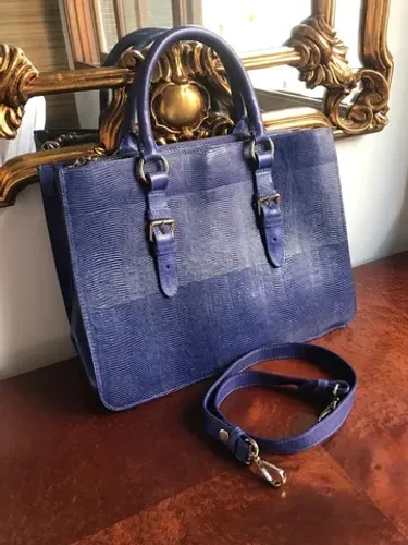 Bolsa da marca arezzo em couro legítimo