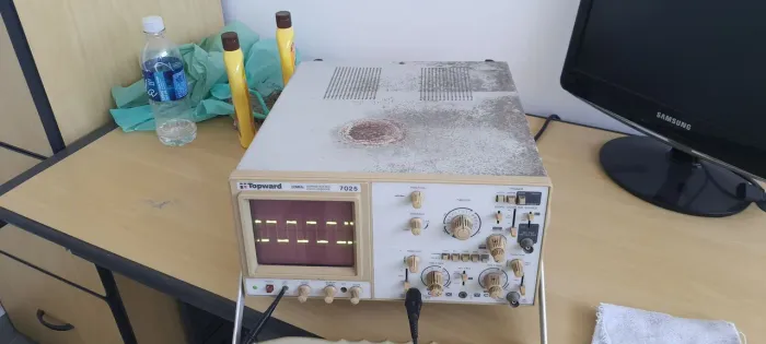 Osciloscópio Topward 20Mhz, usado no estado