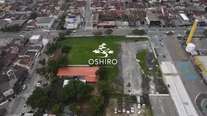 Área à venda em Santos próximo à avenida movimentada