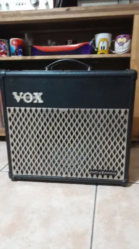 Vendo ou Troco Ampli Vox VT 30 ( Inglês).