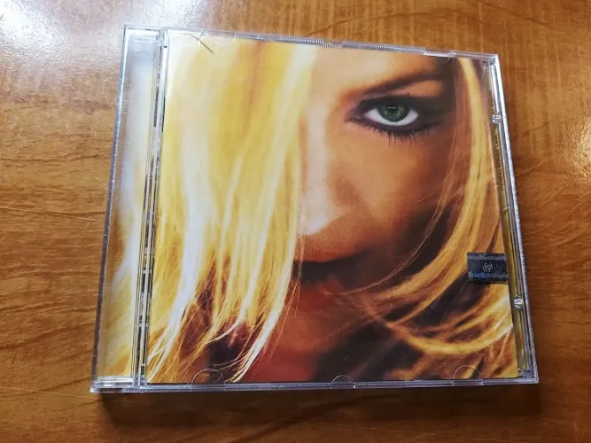 CD Madonna GHV2 impecável 