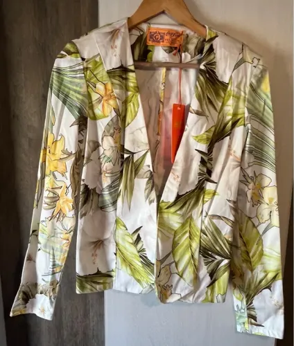 Blusa Floral Manga Longa marca Coca Cola