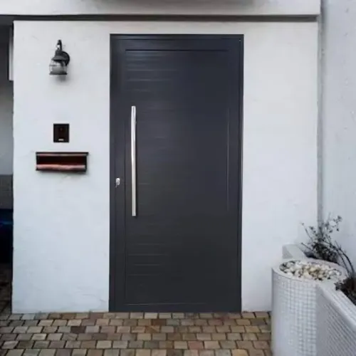 Porta de entrada moderna em alumínio preto!