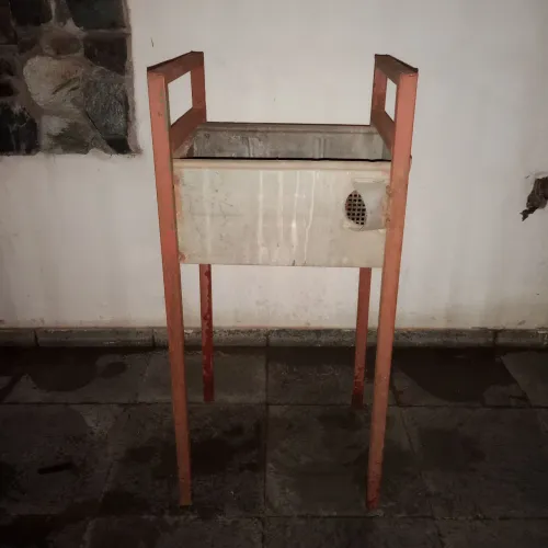 Churrasqueira alta metalon e ferro altura boa