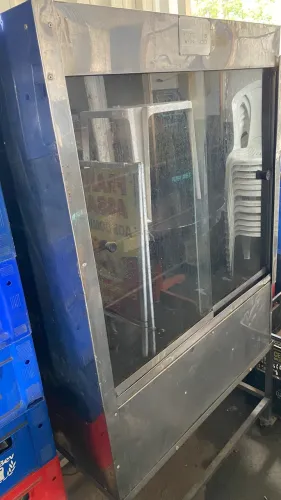 Vende - se máquina de assar frango