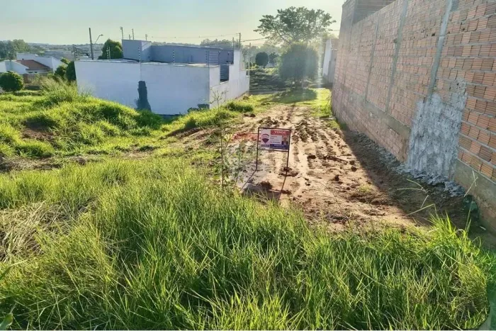 "Terreno em Umuarama: Oportunidade de Investimento"