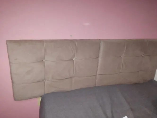 Cabeceira de cama estofada bege
