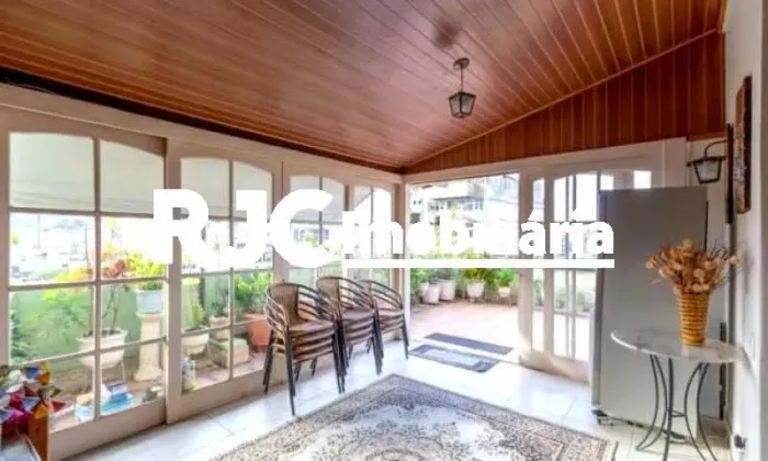 Cobertura duplex para venda possui 201 metros quadrados com 3 quartos