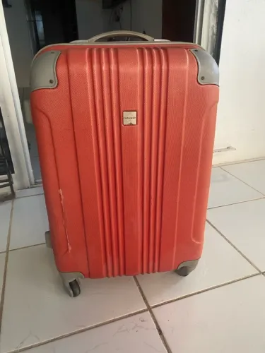 Mala Média de Viagem Vermelha 