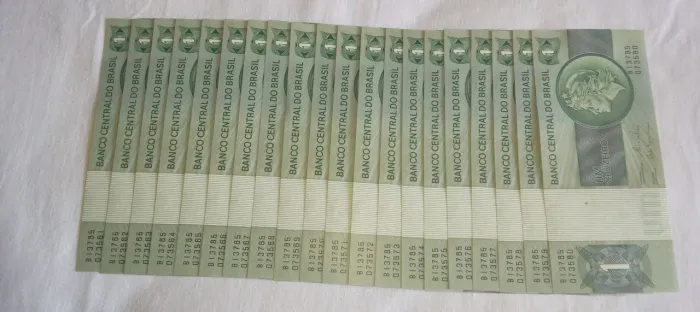 Cédulas antigas ,20 notas na sequencia,flor de estampa.