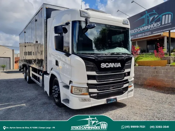 Scania P360, A6x2 MASTER, ano 2022, câmbio automático, com baú furgão.