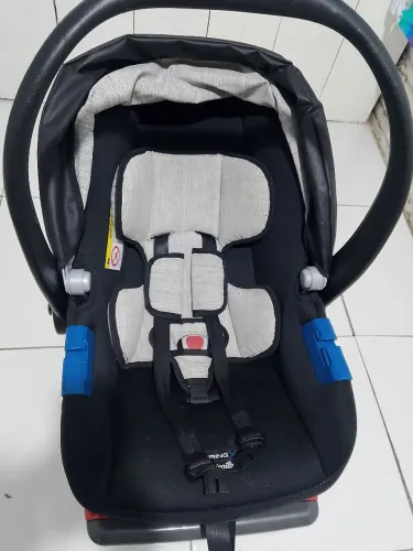 Bebê conforto touring evolution burigot com base removível to