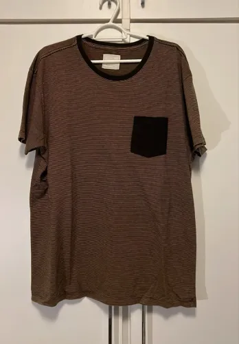 Camiseta Wollner Listrada - Bolso Preto - G