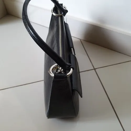 Bolsa de ombro preta elegante