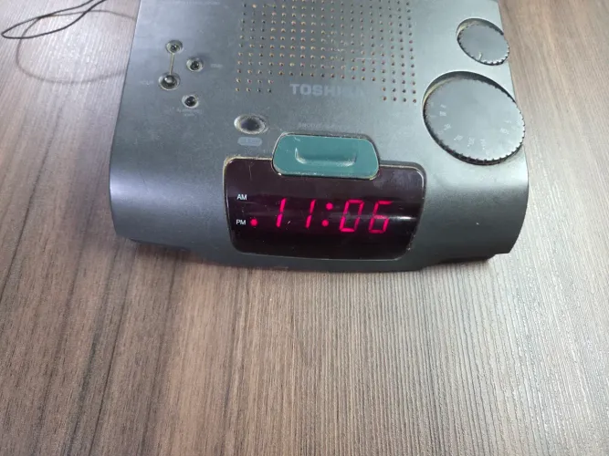 Rádio Relógio Toshiba AM FM