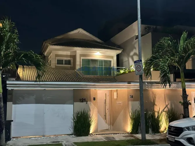 Casa no Condomínio Riviera Del Sol com 471m², 4 quartos, piscina, sauna e churrasqueira.