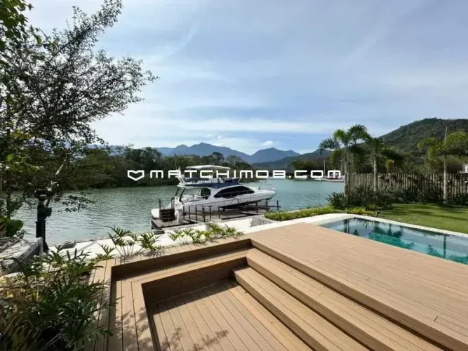 Casa à venda no canal do Condomínio Portobello - Mangaratiba