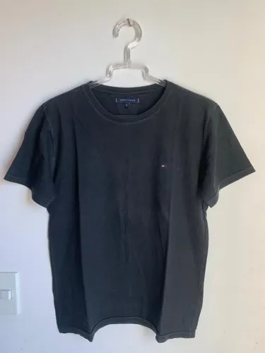 Camiseta Tommy Hilfiger Preta - Original tamanho P serve M