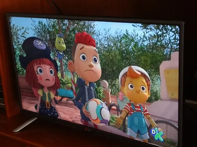 TV 32 Led LG modelo 32LB550B painel IPS. NÃO É SMART.