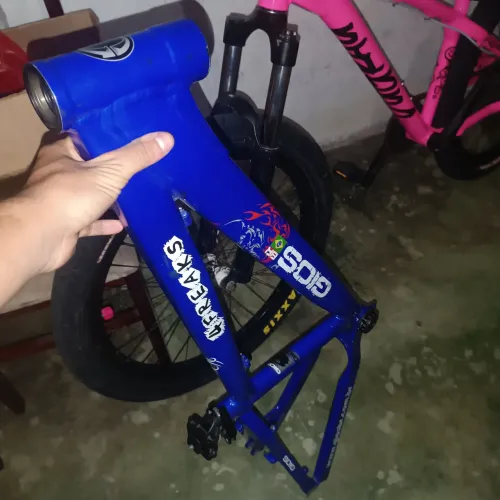 QUADRO GIOS 4FREAKS 2013 COM SÊLO, AZUL SEMI NOVO!!!