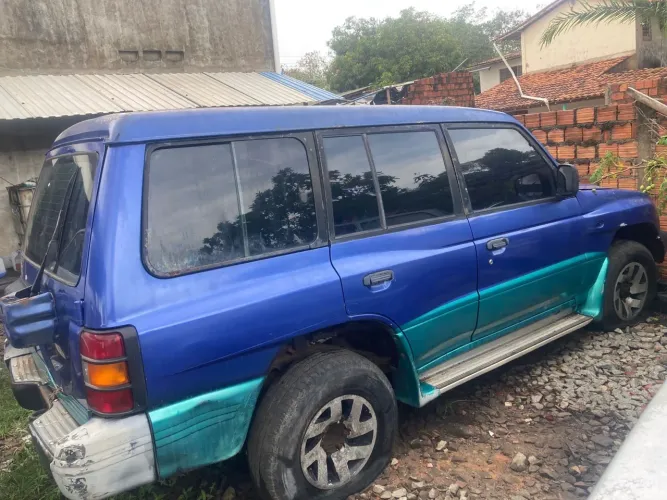 Pajero GLS V6 - automática - 4x4 - 10 lugares!!!