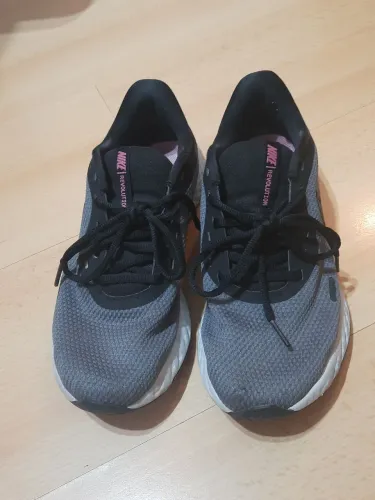 Tênis Nike Revolution 37 - Cinza e Preto