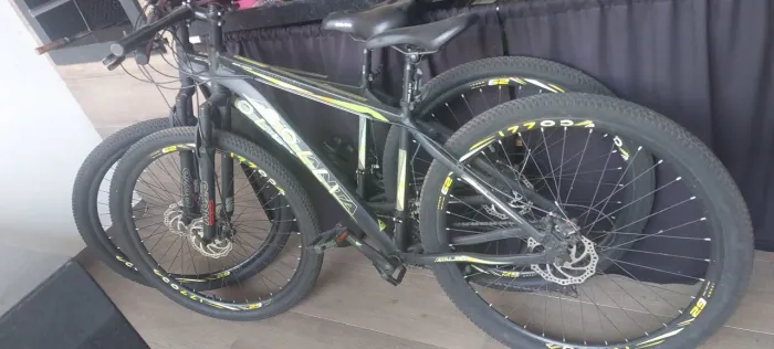 Bicicleta aro 29 colli praticamente nova 1000 reais cada tenho duas.